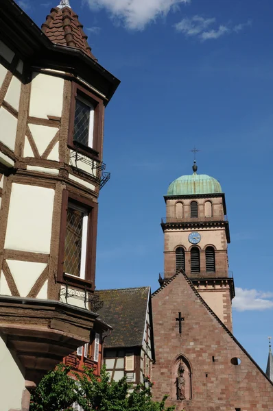 A igreja de Kaysersberg na Alsácia — Fotografia de Stock