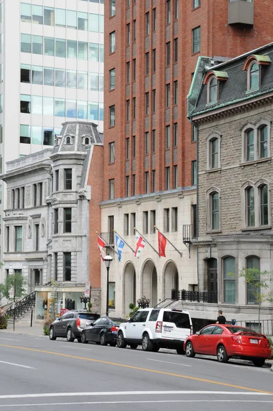 Quebec, Sherbrooke ouest street in Montreal — Stock Photo, Image