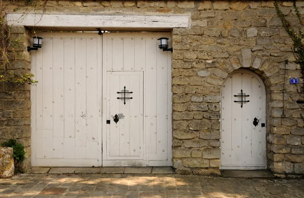 Francia, una vieja puerta en Les Yvelines — Foto de Stock