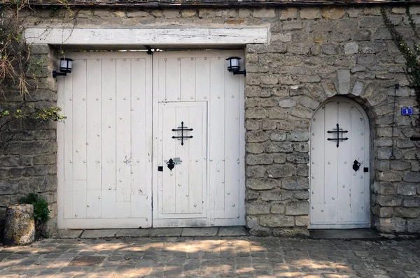 Francia, una vieja puerta en Les Yvelines — Foto de Stock