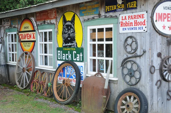 Quebec, an antique shop in Saint Jean Port Joli — Stock Photo, Image