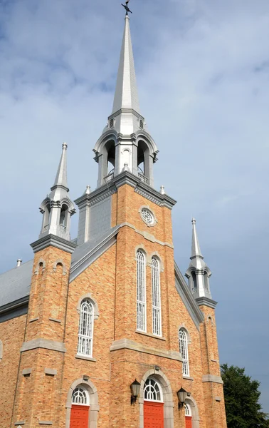 加拿大、 魁北克、 历史教堂的 kamouraska — 图库照片