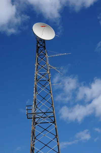 Antennes sur un pylône au Québec — Photo