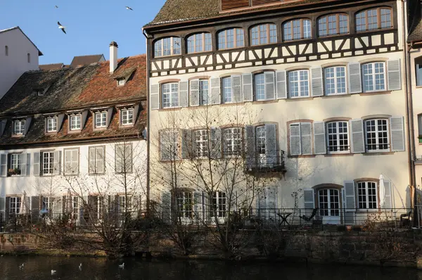 W dzielnicy la petite france w Strasburgu — Zdjęcie stockowe