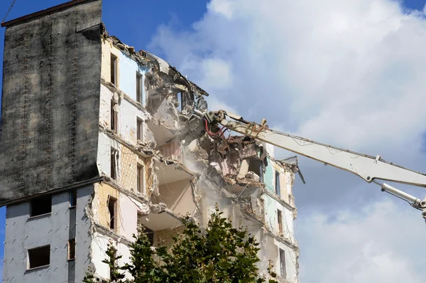 Afbraak van een oude toren in les mureaux — Stockfoto