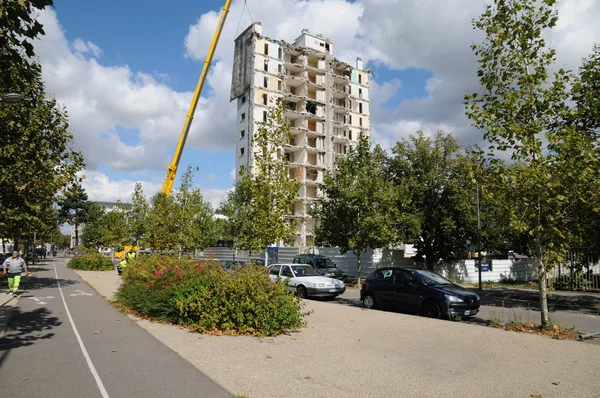Demolição de uma torre antiga em Les mureaux — Fotografia de Stock