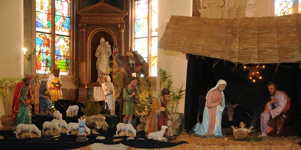 Kerststal in triel sur seine kerk — Stockfoto
