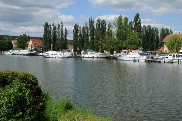 Bas-rhin, lodě v kanálu v saverne — Stock fotografie