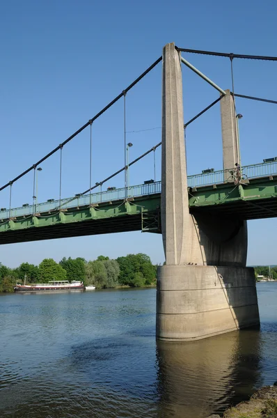 Francie, visutý most triel sur Seine — Stock fotografie