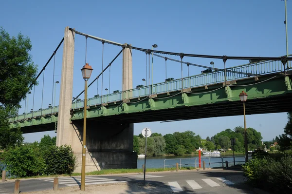 Frankrike, hängbro över triel sur seine — Stockfoto