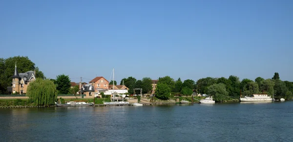 Francia, la città di Triel sur Seine — Foto Stock