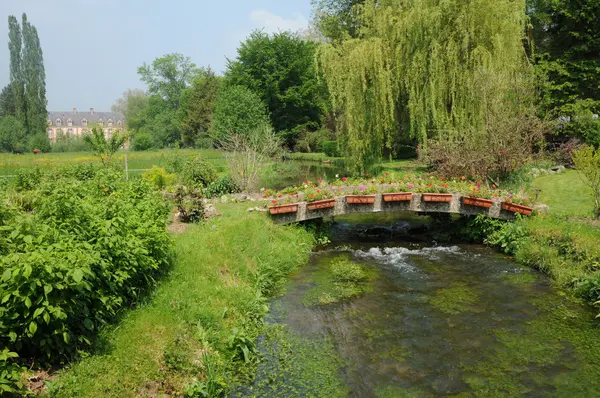 Old bridge in the village of Rosay sur lieure in l Eure — Stock Photo, Image