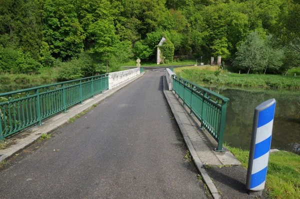 Évreux floden i radepont i haute normandie — Stockfoto