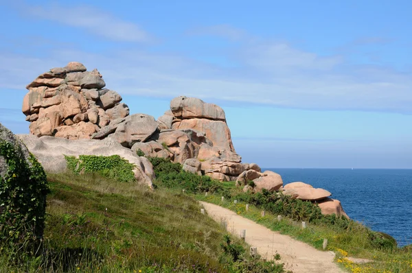 Bretagne, granito rosa rochas em Ploumanach — Fotografia de Stock