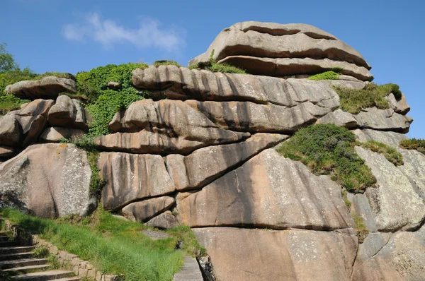 Bretagne, rocce granitiche rosa a Ploumanach — Foto Stock