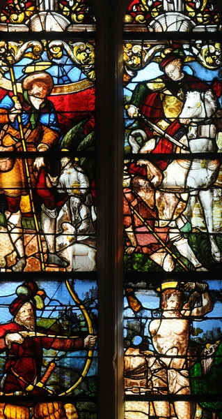Triel の教会セント ・ マーチン島のステンド グラスの窓 — ストック写真