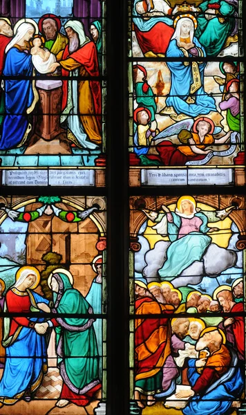 Vidriera en la iglesia San Martín de Triel — Foto de Stock