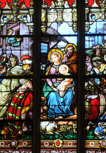 Vidriera en la iglesia San Martín de Triel — Foto de Stock