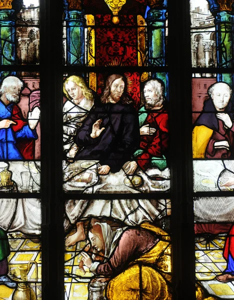 Janela de vidro manchado na igreja São Martinho de Triel — Fotografia de Stock