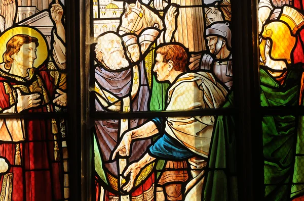 Witraż w kościele saint martin o triel — Zdjęcie stockowe