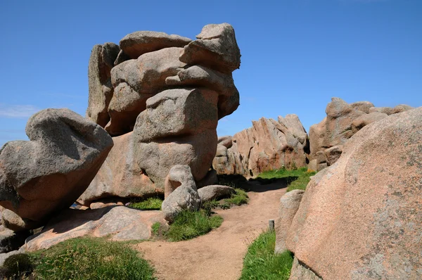 Bretagne, rosa granitfelsen in ploumanach — Stockfoto