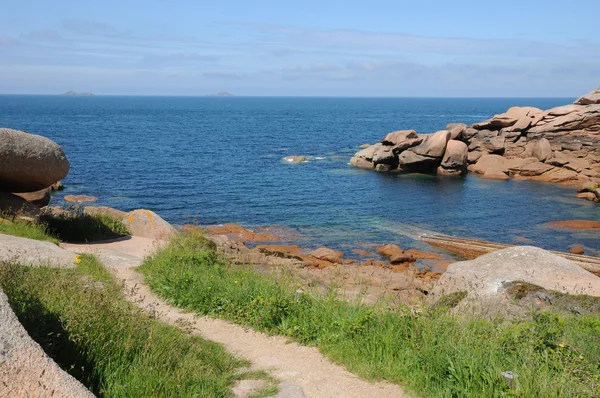 Bretagne, pembe granit kayalar ploumanach — Stok fotoğraf