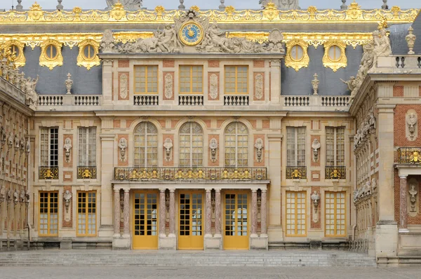 The facade of Versailles Palace in France — Stock Photo, Image