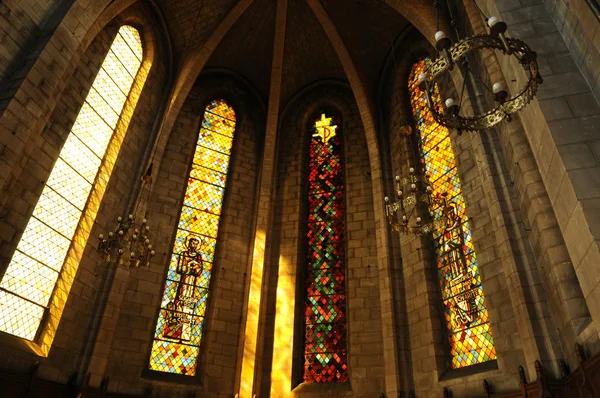 França, vitral na igreja de Les Mureaux — Fotografia de Stock