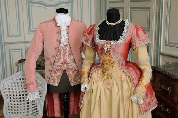 Francja, stare tkaniny w zamku klasycznego villarceaux — Zdjęcie stockowe