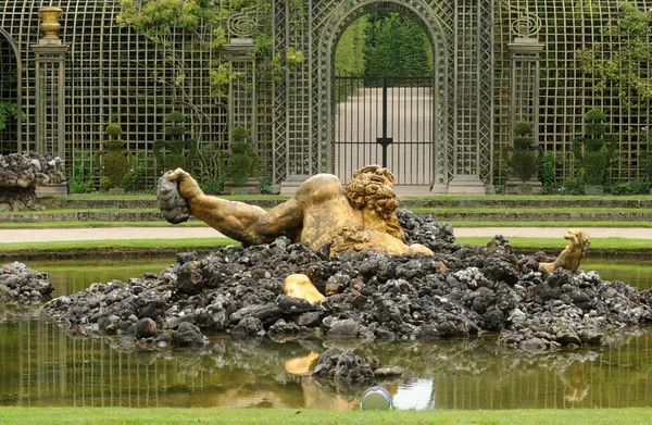 Francia, Bassin d Encelade nel parco del palazzo Versailles — Foto Stock