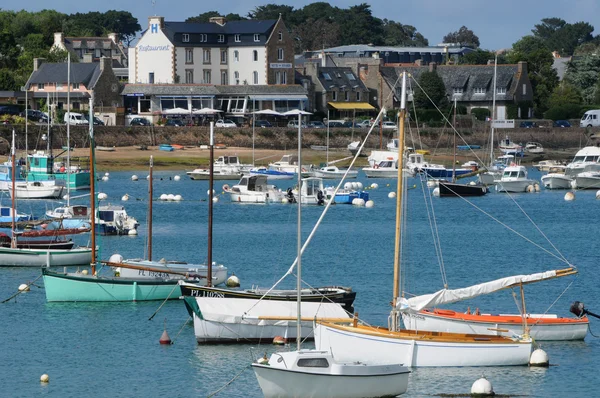 Bretagne, o pitoresco porto de Ploumanach — Fotografia de Stock