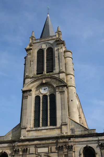 Francia, la iglesia de Montfort l Amaury —  Fotos de Stock