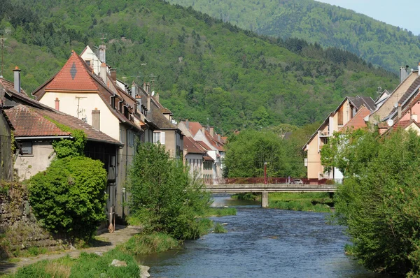 Le village de Thann dans le Haut Rhin — Photo