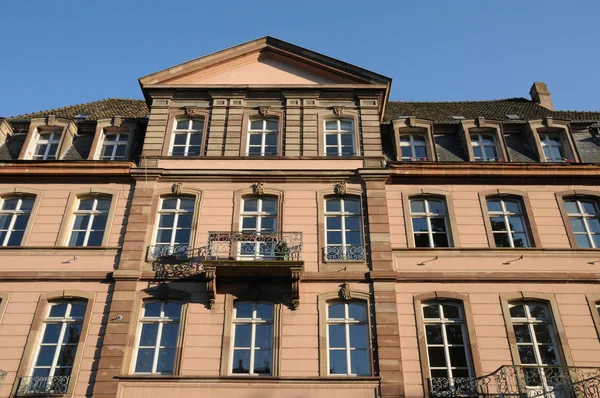 Bas rhin, gamla byggnaden i strasbourg — Stockfoto
