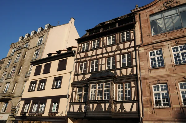 Bas rhin, gamla byggnaden i strasbourg — Stockfoto