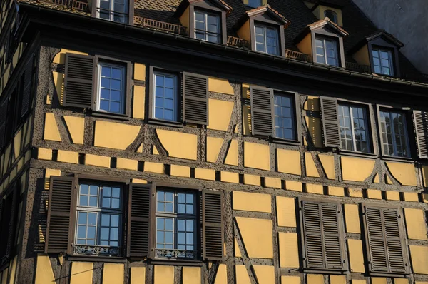 Dolny Ren, stary budynek w Strasburgu — Zdjęcie stockowe