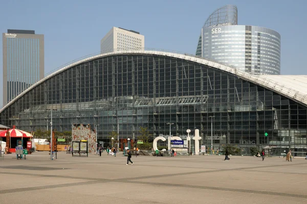 Francia, edificio moderno en el barrio de La Defense —  Fotos de Stock