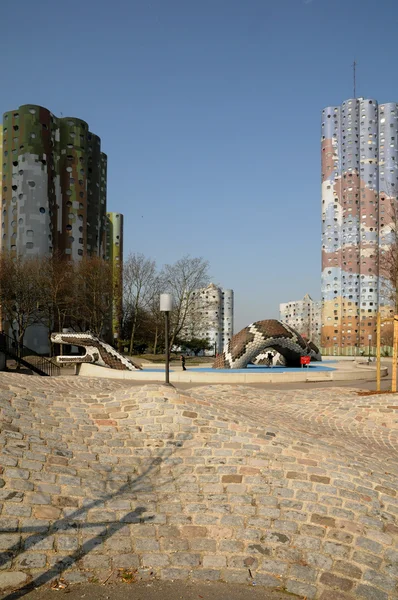 Francia, edificio moderno nel quartiere Pablo Picasso di Nanterr — Foto Stock