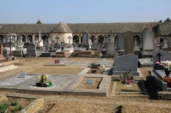 França, o cemitério de Montfort l Amaury — Fotografia de Stock