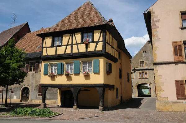 El pueblo de Rouffach en Alsacia — Foto de Stock