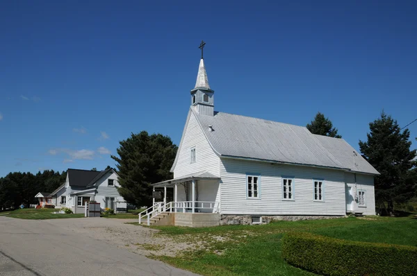 Quebec, la iglesia del pueblo de Saint Simeon — Foto de Stock