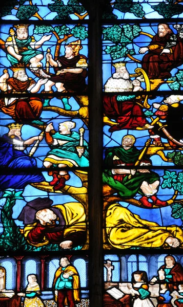 França, a igreja de Montfort l Amaury — Fotografia de Stock