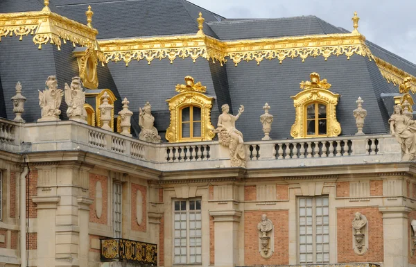 A fachada do Palácio de Versalhes na França — Fotografia de Stock