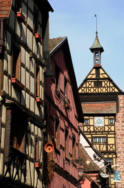 Das malerische Dorf riquewihr im Elsass — Stockfoto