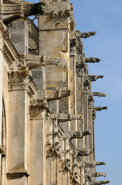 Francia, la chiesa di Montfort l Amaury — Foto Stock