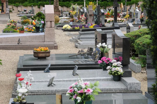 Le cimetière d'Oberhausbergen en Alsace — Photo