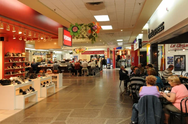 Canada, Québec, un centre commercial à Alma — Photo