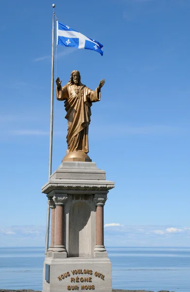 Quebec, una estatua de Jesús en el pueblo de Baie des sables — Foto de Stock