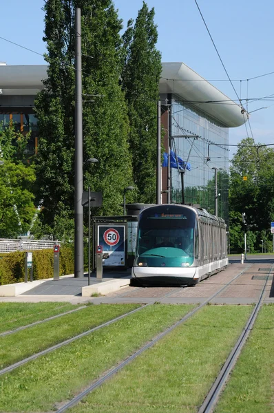 France, tramway in European Parliamant distric of Strasbourg — Stock Photo, Image