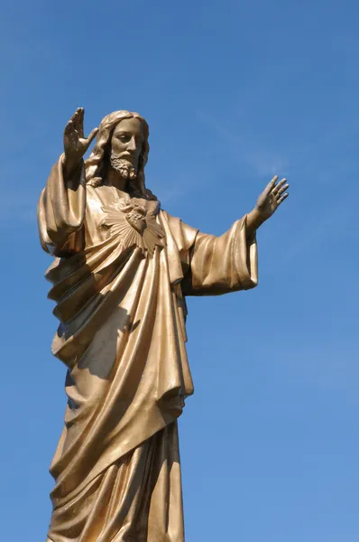 Quebec, una estatua de Jesús en el pueblo de Baie des sables — Foto de Stock